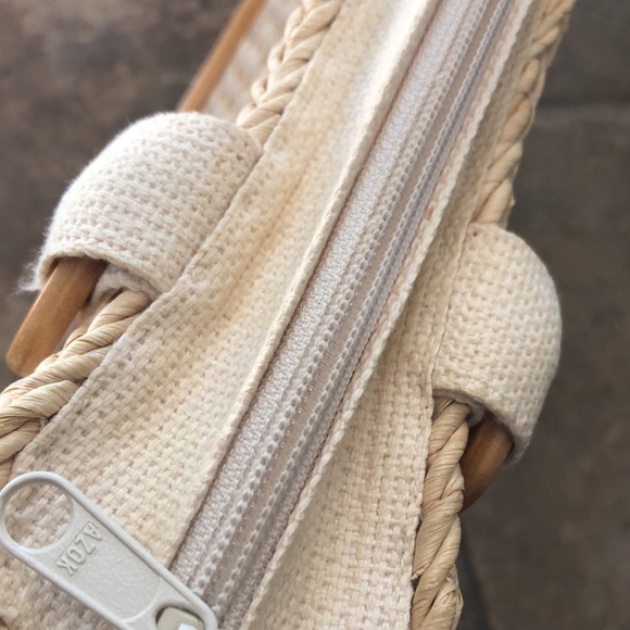 Vintage Rattan Bag with Needle Point Accent-Wood Handles-Zip Top-14x10x3 - Picture 15 of 17